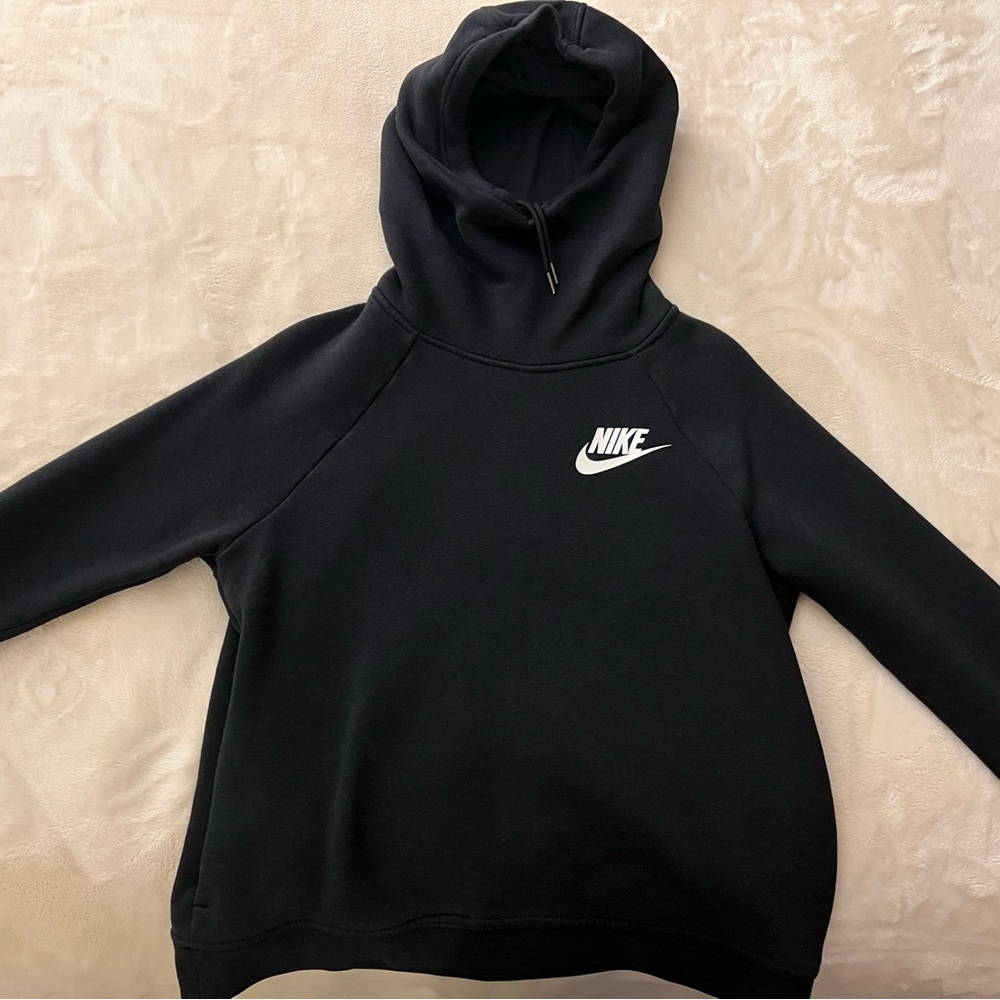 Nike Women’s pullover hoodie